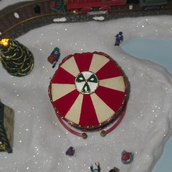 Vintage Mr. Christmas Train Set “Going Home for the Holidays” Working - Picture 5 of 13